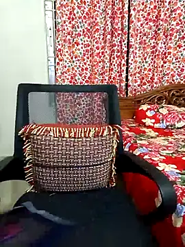 Snapshot of Priya_Boudi chatting on October 14, 2025, 6:31 pm Priya Boudi online show from October 14, 2025, 6:31 pm