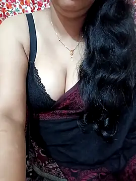 Snapshot of Priya_Boudi chatting on December 14, 2025, 6:01 pm Priya Boudi online show from December 14, 2025, 6:01 pm