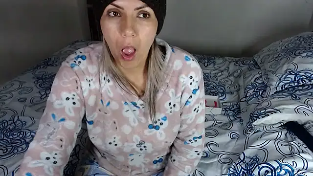 Chantal hott online show from April 19, 2026, 2:44 am