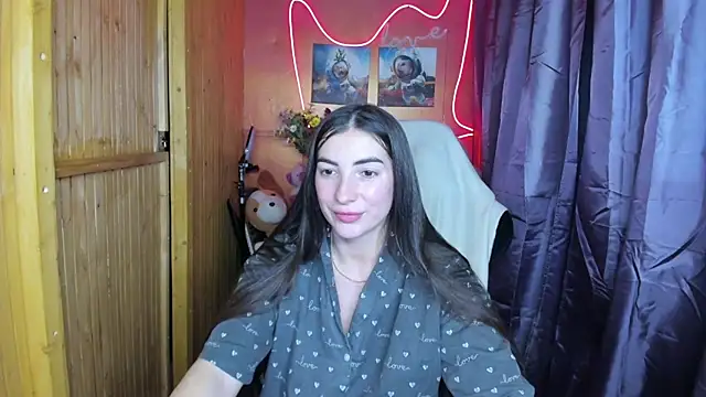 Snapshot of Fiery_Brunette_ chatting on December 25, 2024, 6:30 pm Fiery Brunette  online show from December 25, 2024, 6:30 pm