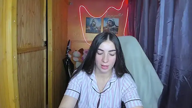 Snapshot of Fiery_Brunette_ chatting on February 17, 2025, 9:35 am Fiery Brunette  online show from February 17, 2025, 9:35 am