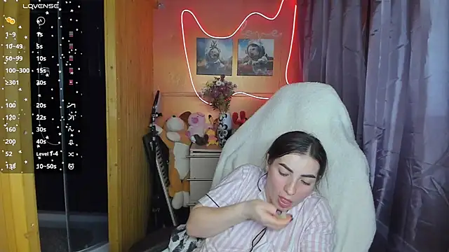 Snapshot of Fiery_Brunette_ chatting on March 20, 2025, 10:32 am Fiery Brunette  online show from March 20, 2025, 10:32 am