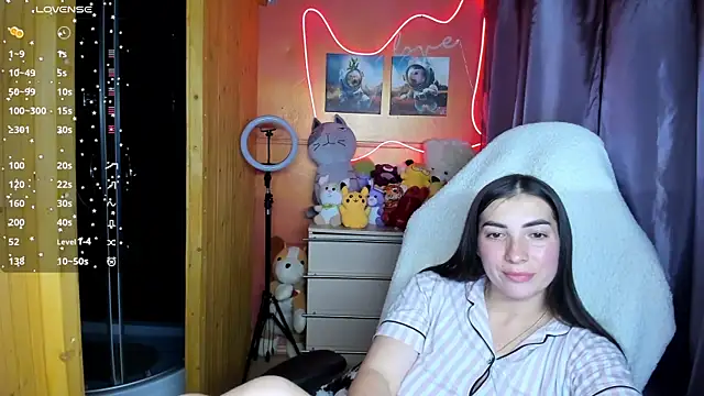 Snapshot of Fiery_Brunette_ chatting on October 5, 2025, 3:38 am Fiery Brunette  online show from October 5, 2025, 3:38 am