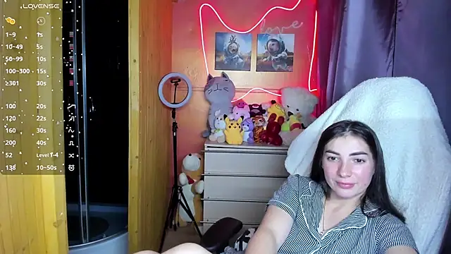 Snapshot of Fiery_Brunette_ chatting on October 13, 2025, 5:51 am Fiery Brunette  online show from October 13, 2025, 5:51 am