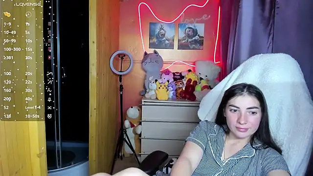 Snapshot of Fiery_Brunette_ chatting on October 14, 2025, 8:37 am Fiery Brunette  online show from October 14, 2025, 8:37 am