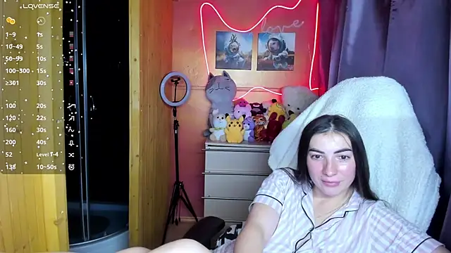 Snapshot of Fiery_Brunette_ chatting on November 3, 2025, 4:19 pm Fiery Brunette  online show from November 3, 2025, 4:19 pm