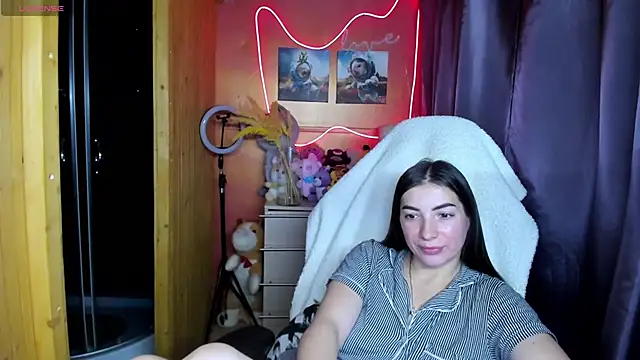 Snapshot of Fiery_Brunette_ chatting on November 28, 2025, 3:14 pm Fiery Brunette online show from November 28, 2025, 3:14 pm