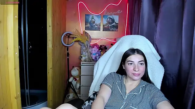 Snapshot of Fiery_Brunette_ chatting on November 29, 2025, 6:05 am Fiery Brunette online show from November 29, 2025, 6:05 am