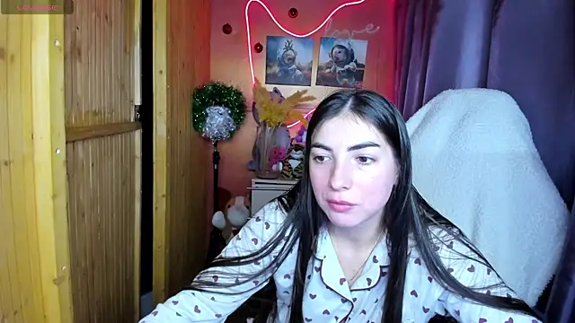 Snapshot of Fiery_Brunette_ chatting on December 18, 2025, 6:52 am Fiery Brunette online show from December 18, 2025, 6:52 am