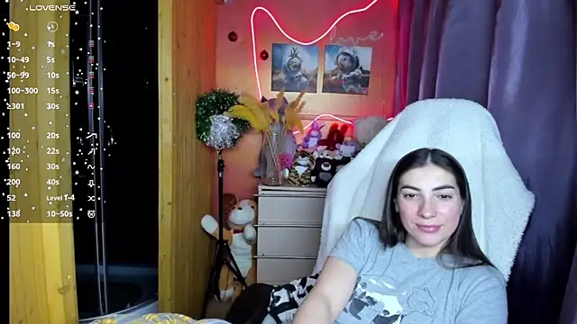 Fiery Brunette  online show from January 13, 2026, 4:18 am