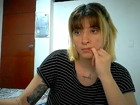 Mia foster1 online show from May 14, 2026, 2:07 am