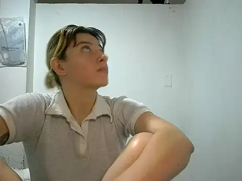 Mia foster1 online show from May 21, 2026, 2:07 am