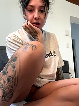 Coco-Love online show from December 1, 2025, 9:58 am