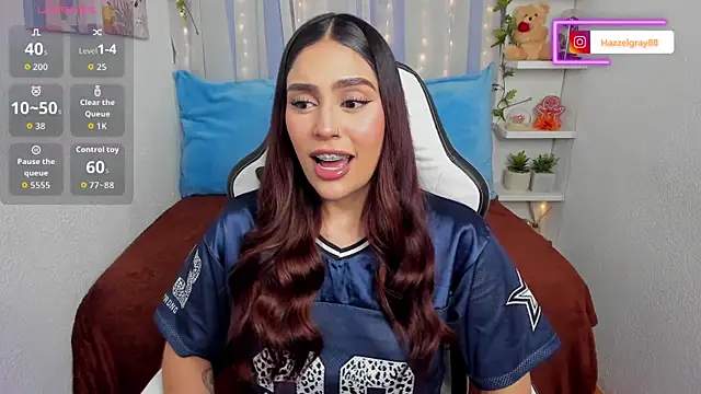 HazzelGray online show from October 26, 2025, 4:02 pm