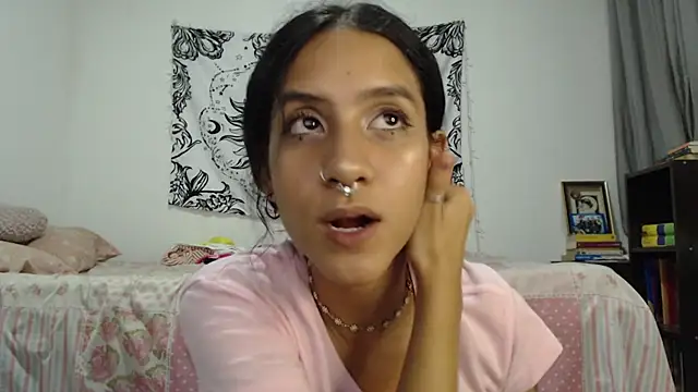 AlinaWoolf  online show from December 4, 2024, 2:42 am