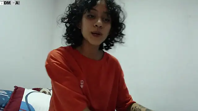 AlinaWoolf  online show from October 3, 2025, 9:34 pm