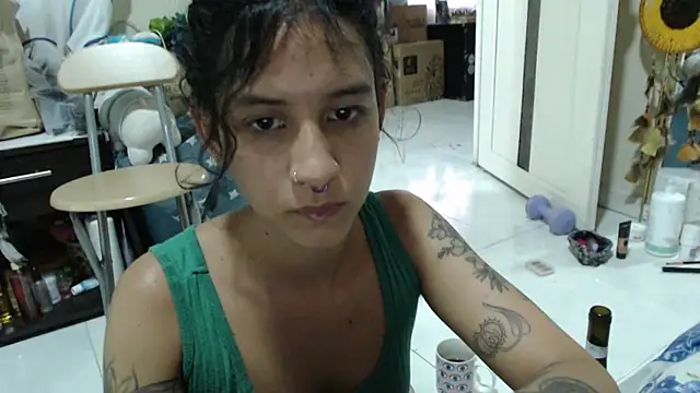 AlinaWoolf  online show from April 16, 2026, 9:39 pm