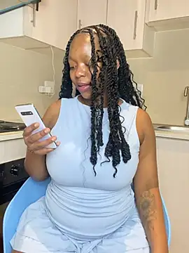 Snapshot of Jazmine-Blue chatting on June 4, 2026, 10:27 pm Jazmine-Blue online show from June 4, 2026, 10:27 pm