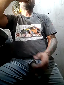 hecwil8 online show from November 3, 2025, 3:57 pm