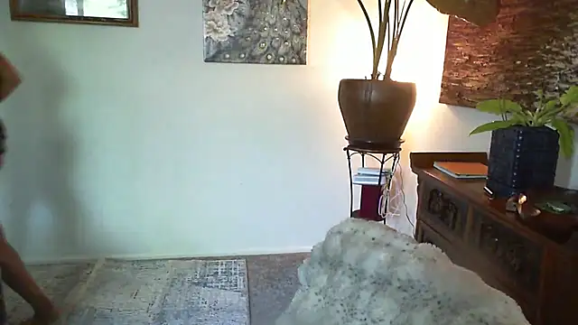 CeceilaMoon online show from June 18, 2026, 4:44 pm