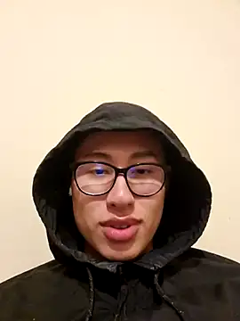 Snapshot of SrLuis18 chatting on December 4, 2024, 3:59 am SrLuis18 online show from December 4, 2024, 3:59 am