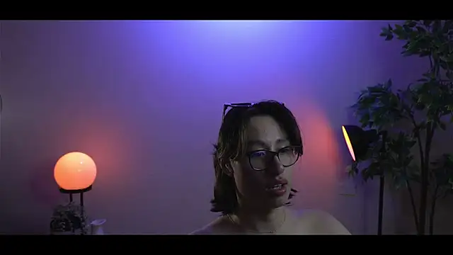 Snapshot of SrLuis18 chatting on February 11, 2025, 4:44 am SrLuis18 online show from February 11, 2025, 4:44 am