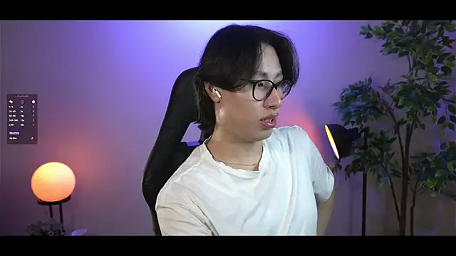 Snapshot of SrLuis18 chatting on February 25, 2025, 2:47 am SrLuis18 online show from February 25, 2025, 2:47 am