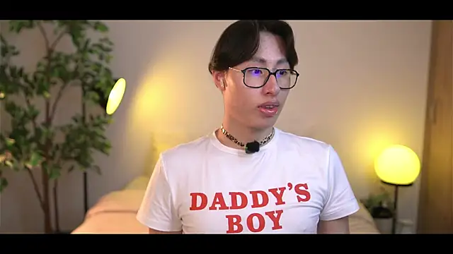 Snapshot of SrLuis18 chatting on September 8, 2025, 11:15 pm SrLuis18 online show from September 8, 2025, 11:15 pm