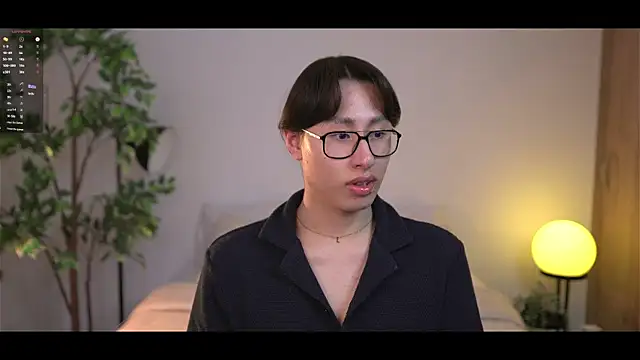 Snapshot of SrLuis18 chatting on September 10, 2025, 10:32 pm SrLuis18 online show from September 10, 2025, 10:32 pm