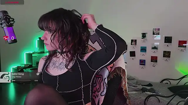 deadlysweet online show from November 9, 2025, 12:20 am