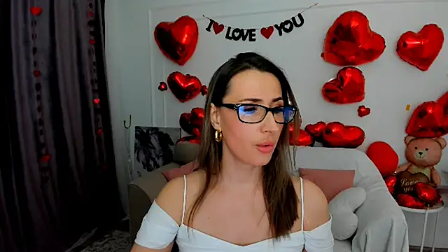 PassionGlow online show from February 13, 2026, 3:35 am