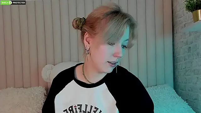 RachelCart online show from November 25, 2025, 3:06 am