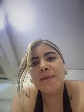 EVELIN MASON online show from December 4, 2025, 10:40 pm