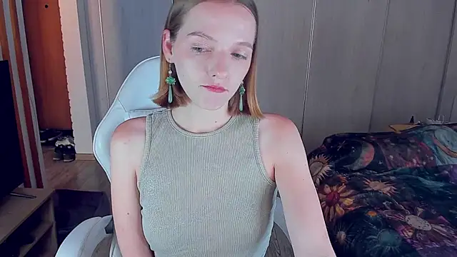 Snapshot of ice_pixie chatting on July 6, 2026, 4:31 pm ice pixie online show from July 6, 2026, 4:31 pm