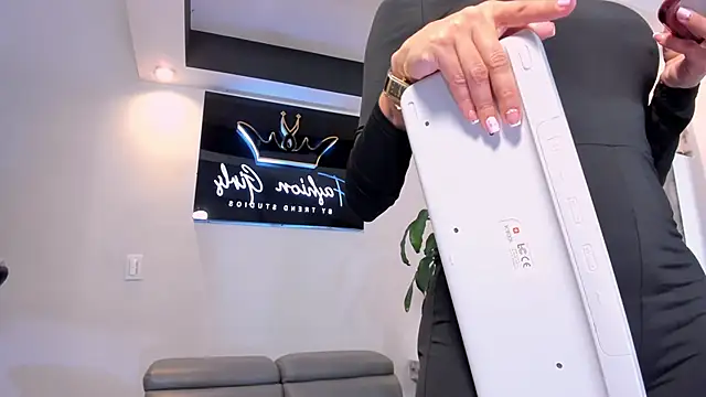 AnaRuiz online show from November 14, 2025, 2:16 pm