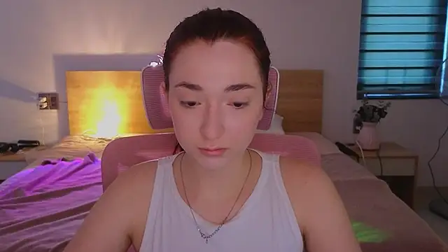 Snapshot of YasmineWest chatting on April 29, 2026, 7:12 am YasmineWest online show from April 29, 2026, 7:12 am