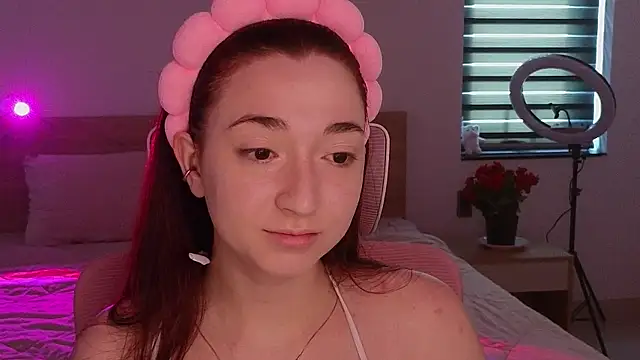 Snapshot of YasmineWest chatting on May 7, 2026, 12:49 am YasmineWest online show from May 7, 2026, 12:49 am