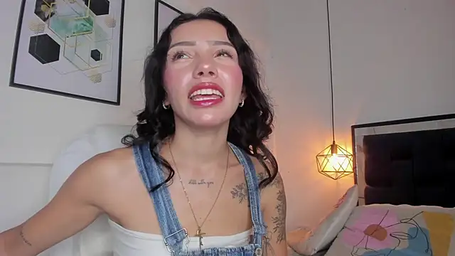 amysc online show from November 10, 2025, 1:43 pm