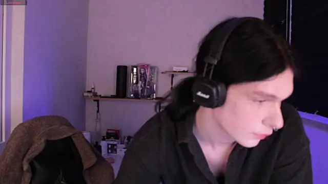 carthylovvve online show from December 5, 2024, 8:44 pm