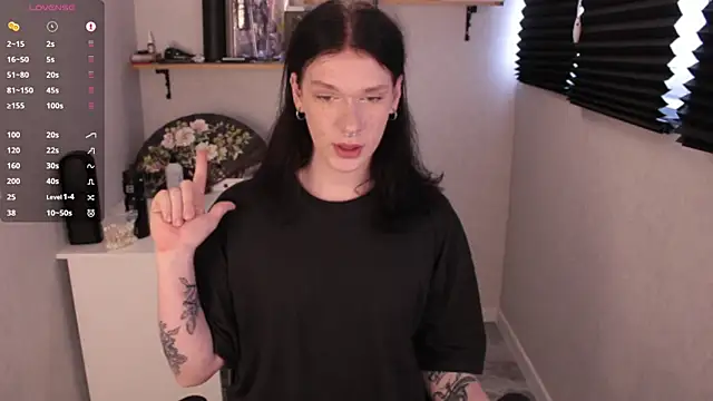 carthylovvve online show from January 18, 2025, 12:15 pm