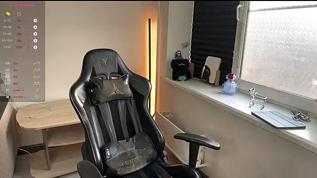 carthylovvve online show from April 16, 2026, 3:18 am