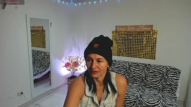 lollita 23  online show from March 6, 2025, 3:24 pm