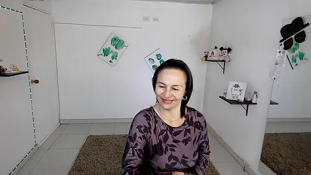 lollita 23  online show from February 28, 2026, 8:43 pm