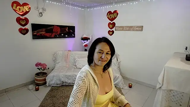 lollita 23  online show from April 11, 2026, 7:18 pm