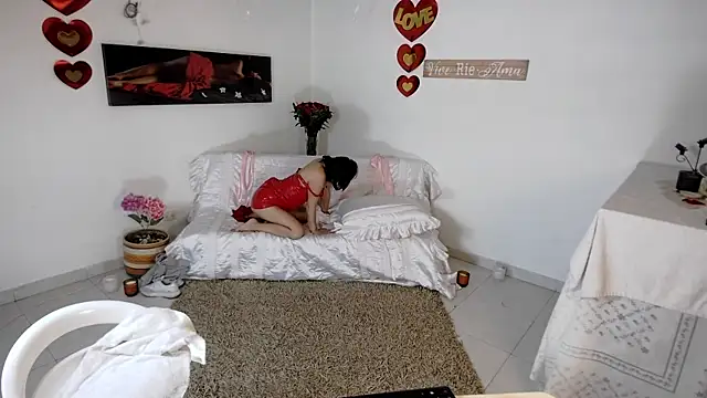 lollita 23  online show from April 16, 2026, 9:39 pm