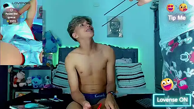 Snapshot of Liamscott_ chatting on November 6, 2025, 10:10 pm Liamscott online show from November 6, 2025, 10:10 pm