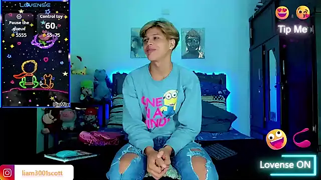 Snapshot of Liamscott_ chatting on November 17, 2025, 8:36 pm Liamscott online show from November 17, 2025, 8:36 pm