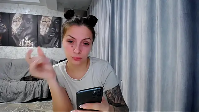 Snapshot of stayhere chatting on December 3, 2025, 9:24 pm stayhere online show from December 3, 2025, 9:24 pm