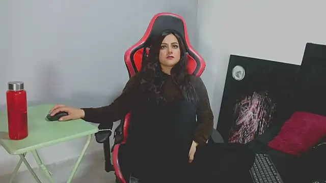 Noamartin  online show from April 18, 2026, 3:43 am