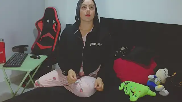 Noamartin  online show from April 23, 2026, 2:46 am